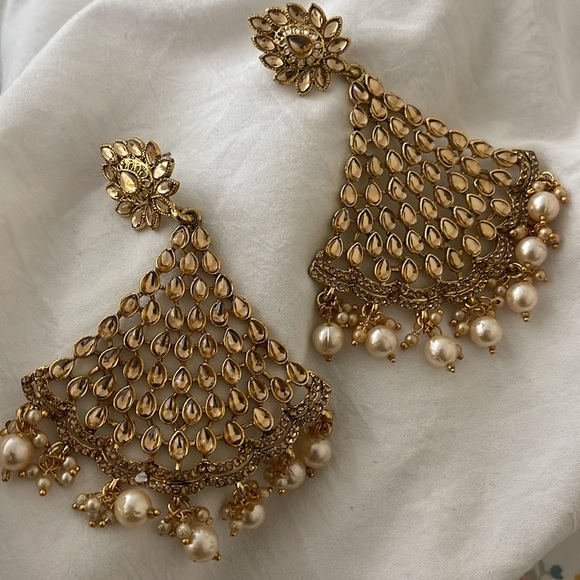 Elegant Gold Chandelier Earrings jhumka - Picture 3 of 3